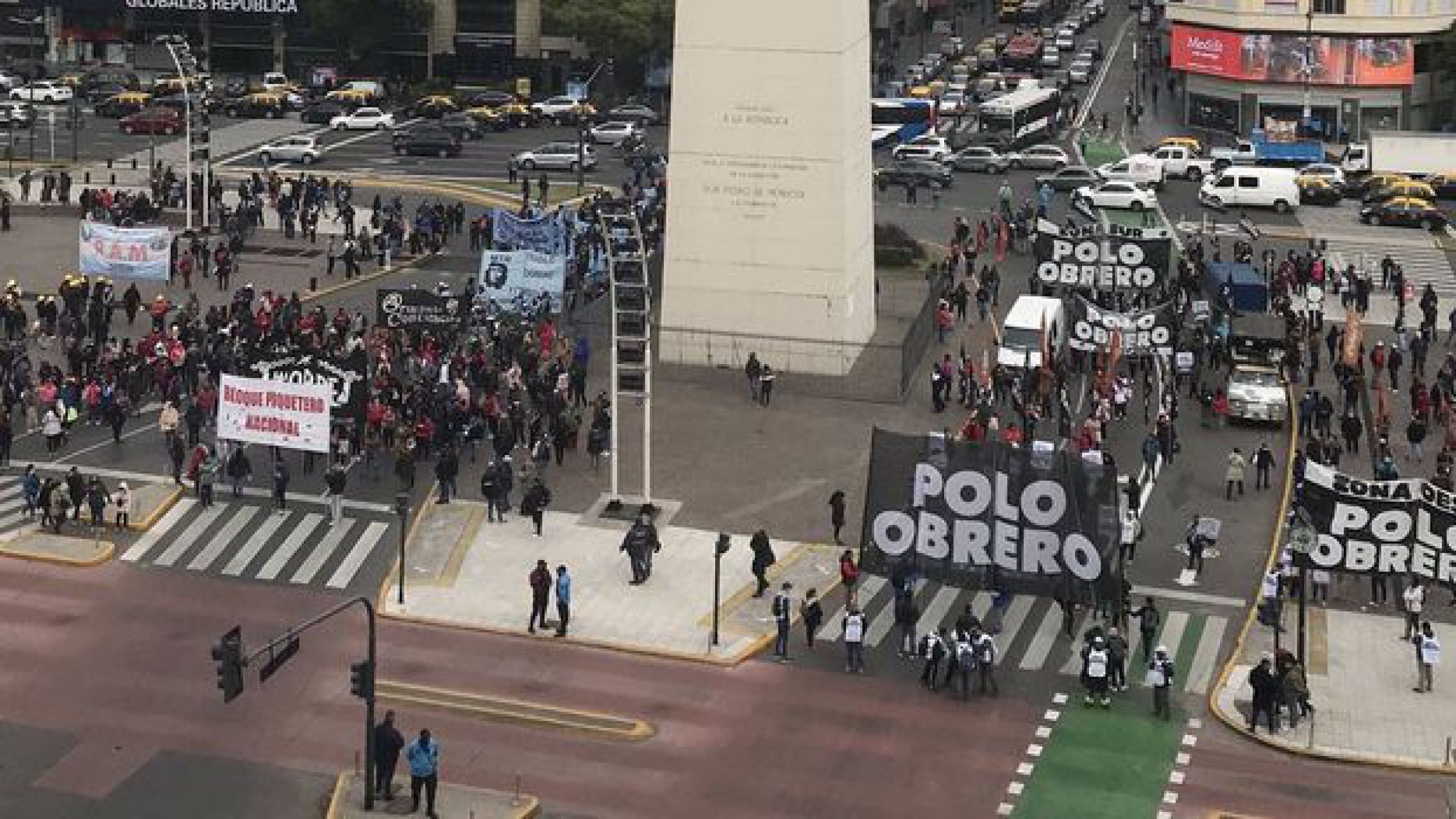 Denunciaron a piqueteros que extorsionaban a quienes reciben planes sociales para que asistan a las marchas